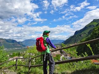 Wanderin auf der Via Claudia