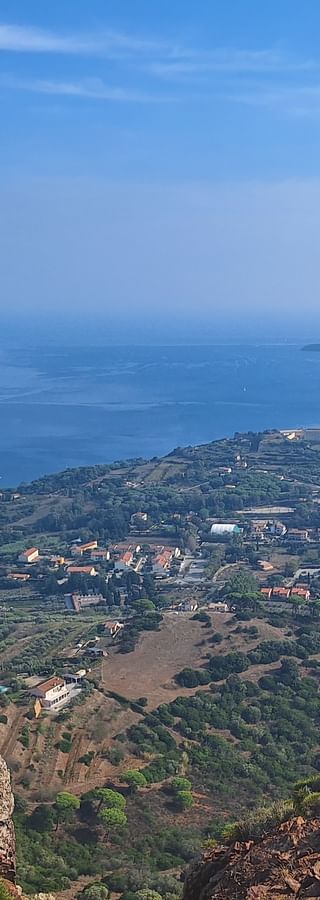 Fernblick über Elba und die Nachbarinsel
