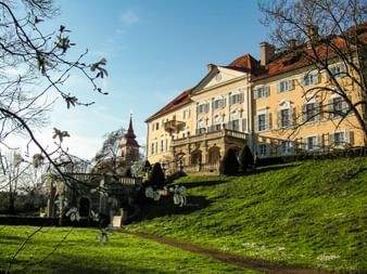 Castle on the Volcano Trail