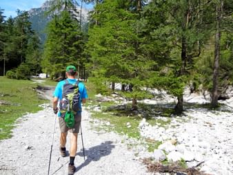 Hiking path in the Pillerseetal