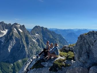 Wanderinnen am Göllmassiv