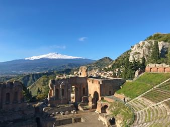 Das Amphitheater von Taormina mit Blick auf den Aetna