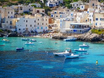 Meerblick auf die Stadt Levanzo Meerblick auf die Stadt Levanzo
