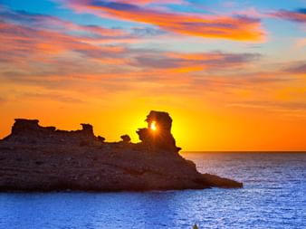 Hiking a romantic sunset at the Cala Morell