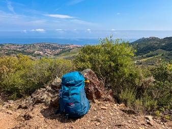 Wanderrucksack am Coll de la Serra