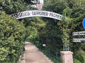 Entrance to the Tappeiner Promenade