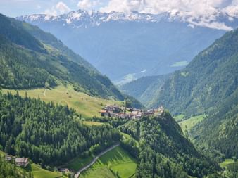 Panoramaausblick auf das Schnalstal mit seinen beeindruckenden Bergen