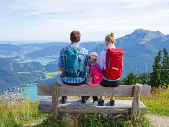 Hiking rest with a view of the lake in the Salzkammergut