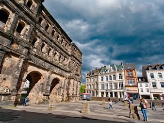 Wandern zur Porta Nigra in Trier