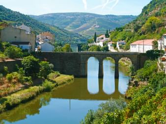 Traditionelle Dörfer beim Wandern im Douro-Tal