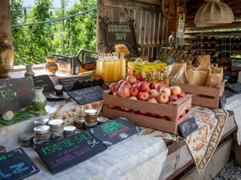 Sale of apple juice from Algunder Waal Mitterplars