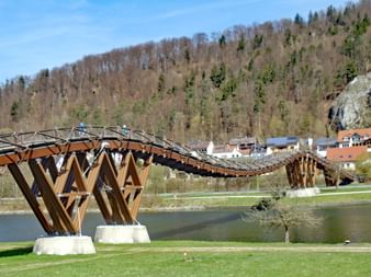 Hike near the Essing wooden bridge in the Altmühltal Nature Park