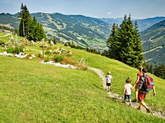 Family hike in Pinzgau
