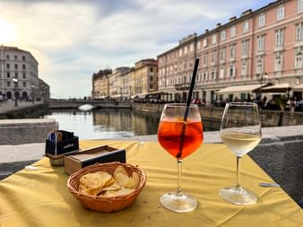 Spritz Aperol am Canal Grande in Triest