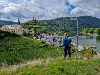 Employee Julia on the Moselsteig trail with a view