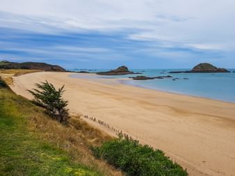Blick auf den Küstenabschnitt "Côte d'Émeraude"