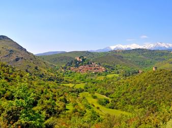 Panoramasicht über die Landschaft der Pyrenäen