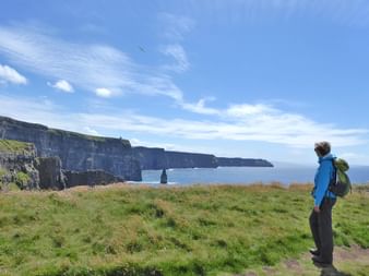 The steep coasts of Ireland as a hiking companion