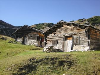 Almhütten in den Dolomiten