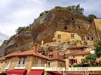 Impressive caves in Les Eyzies