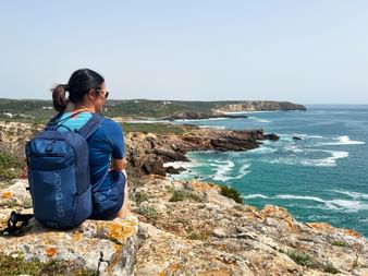Wanderpause mit Blick auf den Praia da Ingrina