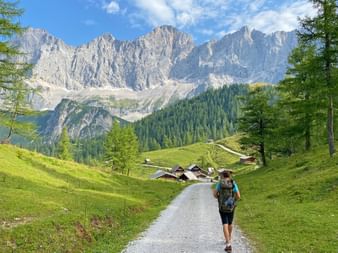 Hikers on the way to the Neustattalmen at the foot of the Dachstein