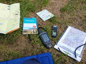 Equipment für die Ausarbeitung einer neuen Wanderreise