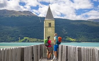Wanderer am Kalterer See