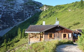 willkommende Berghütte Schachenhaus in mitten der Berge