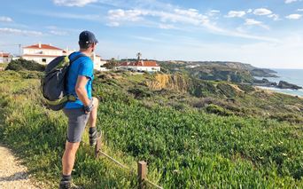 Hiker overlooking the coast of the Rota Vicentina