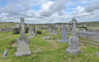 Friedhöfe entlang der Wanderrouten in Connemara