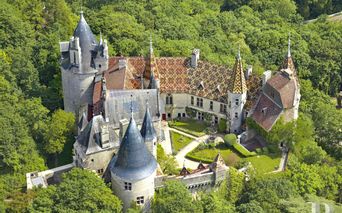 Beeindruckendes Schloss le Rochepot auf der Wanderreise