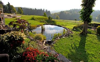 Bezaubernder Garten mit Teich am Rennsteig