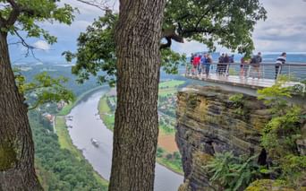 Ausblick von der Basteibrücke auf die Elbe