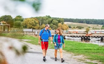 Two hikers on the coastal path in Vitemoella