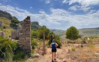 Die traumhafte Llevant Ruine mit Panoramablick