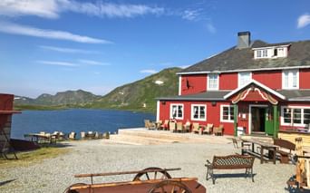 Schönes Hotel am See in Bygdin