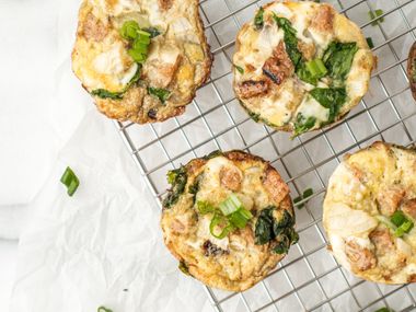 Savoury muffins with eggs, vegetables and cheese