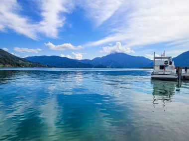 Mondsee with boat and view of the Schafsberg