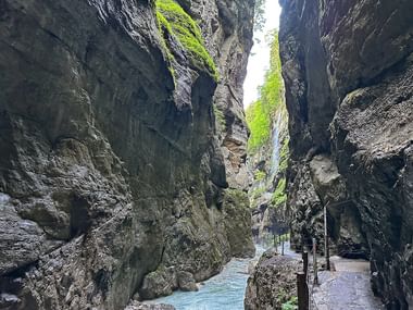 Blick durch die Partnachklamm mit Fluss