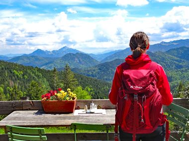 Hiker enjoyes mountain panorama