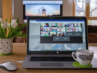 Staying connected with a good mood in the home office