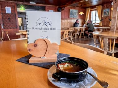 Kaspressknoedelsuppe Braunschweiger Huette Alpenueberquerung E5