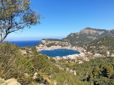 Blick beim Wandern auf Pt. Soller