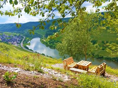 Rastplatz mit schöner Aussicht auf die Mosel Rastplatz mit schöner Aussicht auf die Mosel