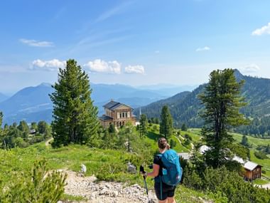 Hiker on a hiking trail with a view of the Schachenhaus