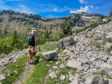 Employee collecting hiking kilometres