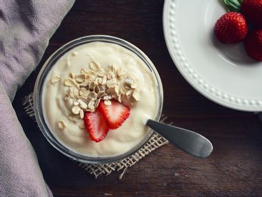 Bowl with yoghurt, strawberries, oat flakes