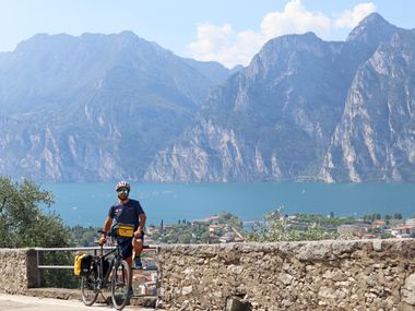 Sebastian Ettl on the bike tour at Lake Garda