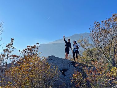 Zwei Wanderer im Sarcatal